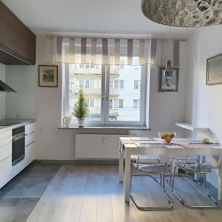 Swietojanska Apartment